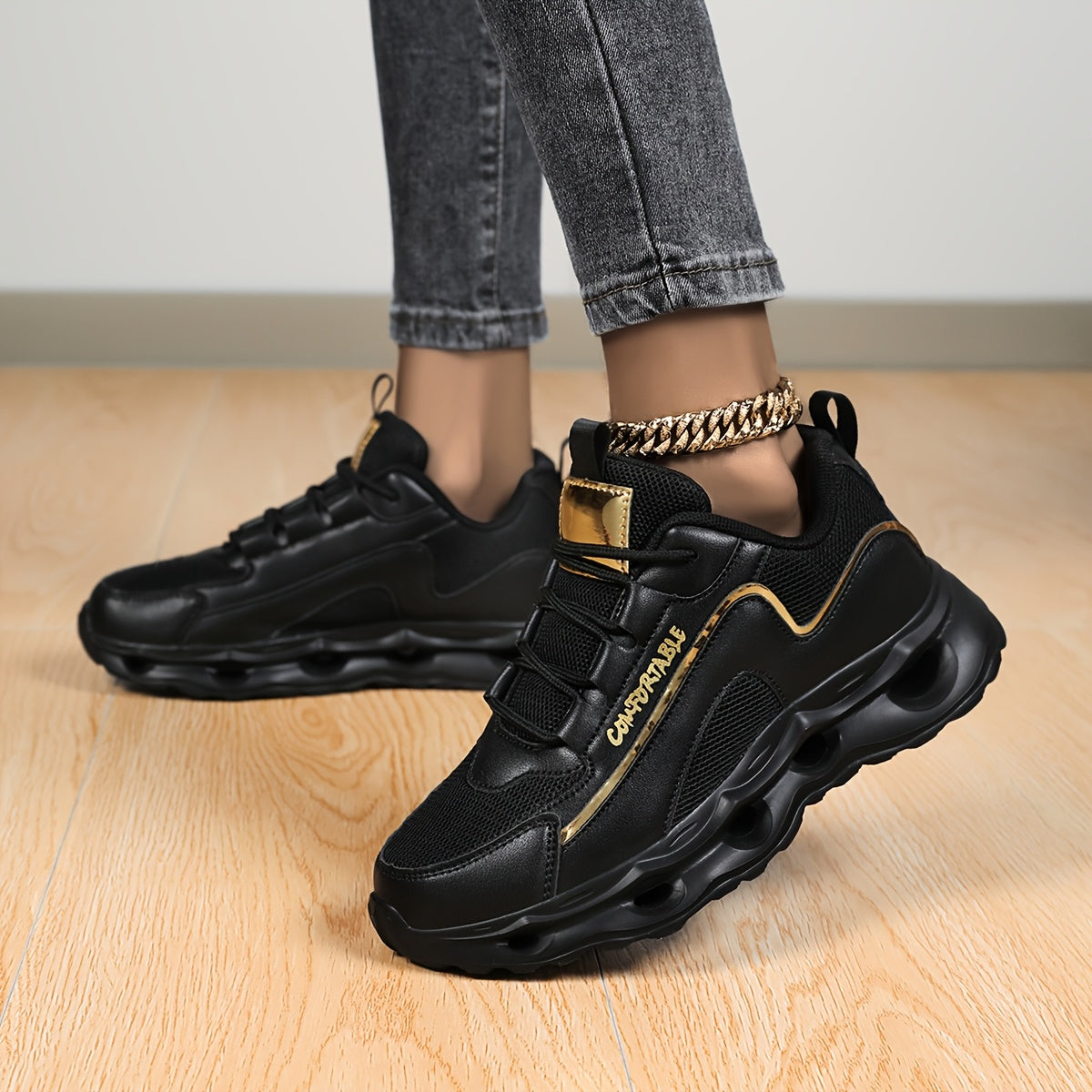 Sneakers da Corsa Donna in Mesh Traspirante - Scarpe Sportive Leggere con Dettagli Dorati, Design Low-Top Allacciato per Comfort Tutto il Giorno