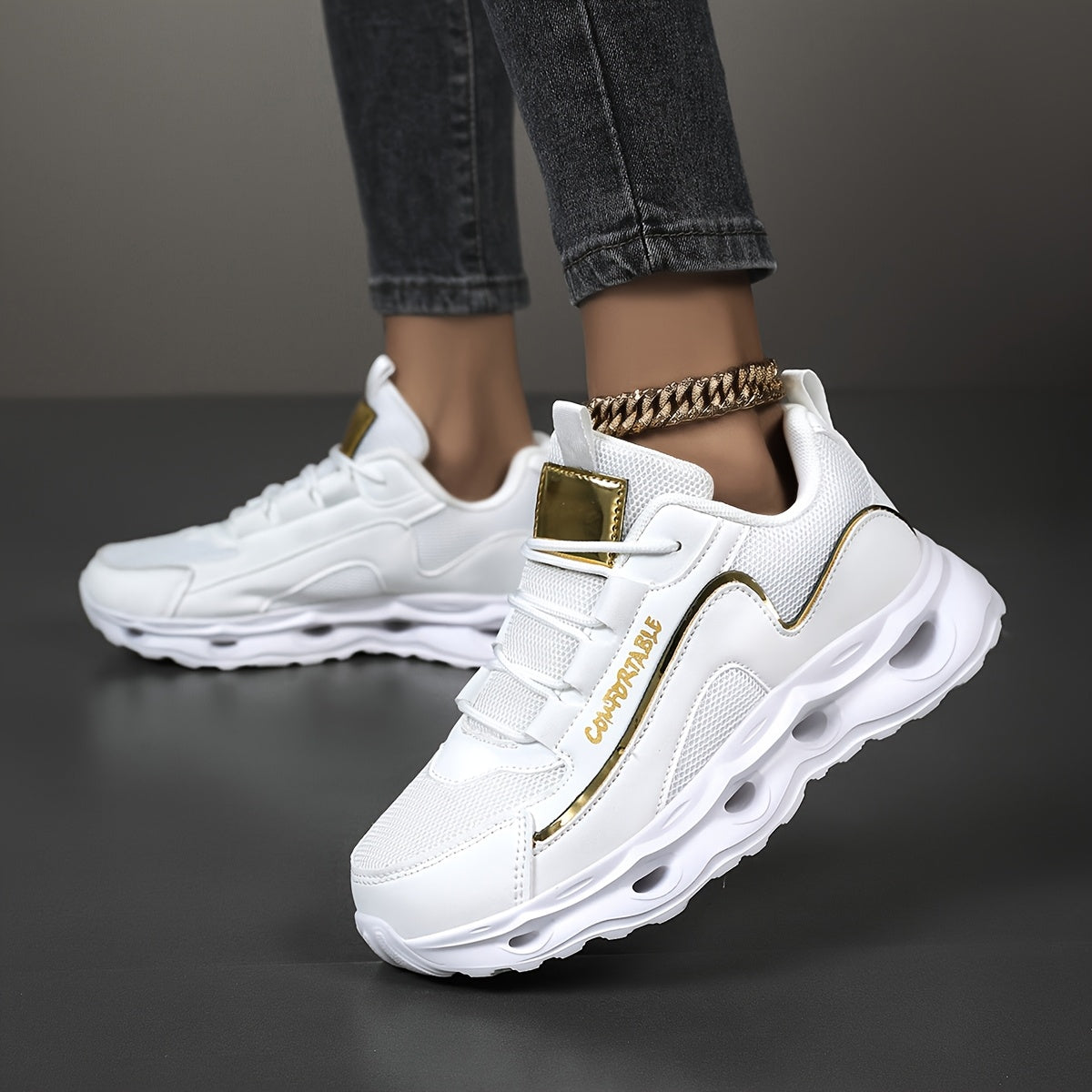 Sneakers da Corsa Donna in Mesh Traspirante - Scarpe Sportive Leggere con Dettagli Dorati, Design Low-Top Allacciato per Comfort Tutto il Giorno