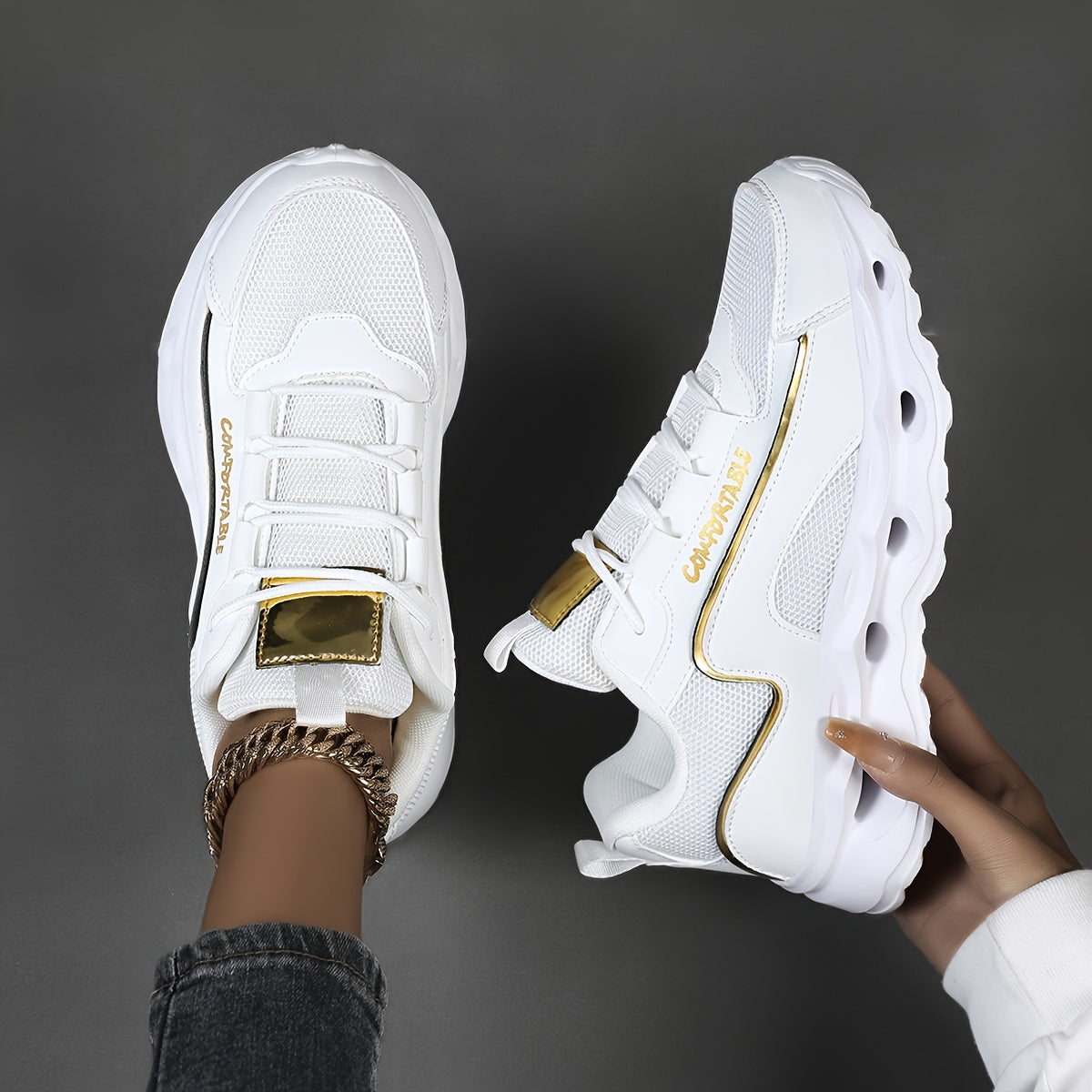 Sneakers da Corsa Donna in Mesh Traspirante - Scarpe Sportive Leggere con Dettagli Dorati, Design Low-Top Allacciato per Comfort Tutto il Giorno