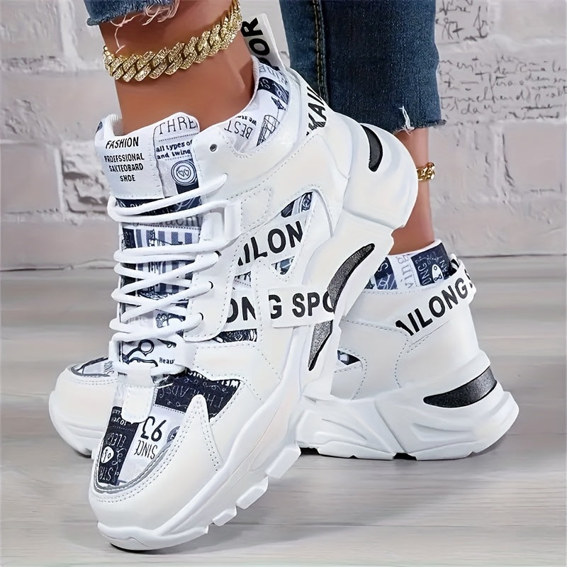 Sneakers Alte da Donna - Bianche con Accenti Graffiti Nero/Rosso/Grigio - Tomaia Sintetica Traspirante e Arco Ammortizzato EVA - Scarpe per Palestra, Viaggio e Lavoro - Lacci Bianchi e Opzioni Colore Nero/Rosso/Bianco